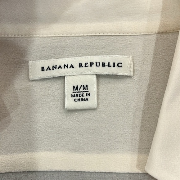 NWOT Banana Republic 100% silk diagonal front snap and covered button shirt - Picture 7 of 10